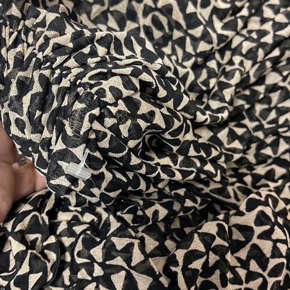 Diane von FURSTENBERG 100% Silk High low or zig zag skirt size 8 - Picture 4 of 4